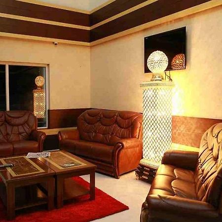 Hôtel Thachaparambil Residency à Alappuzha Extérieur photo